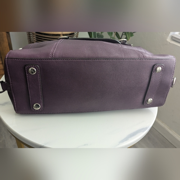 Vintage Coach Ruched Purple Leather Shoulder Bag. - Picture 8 of 16
